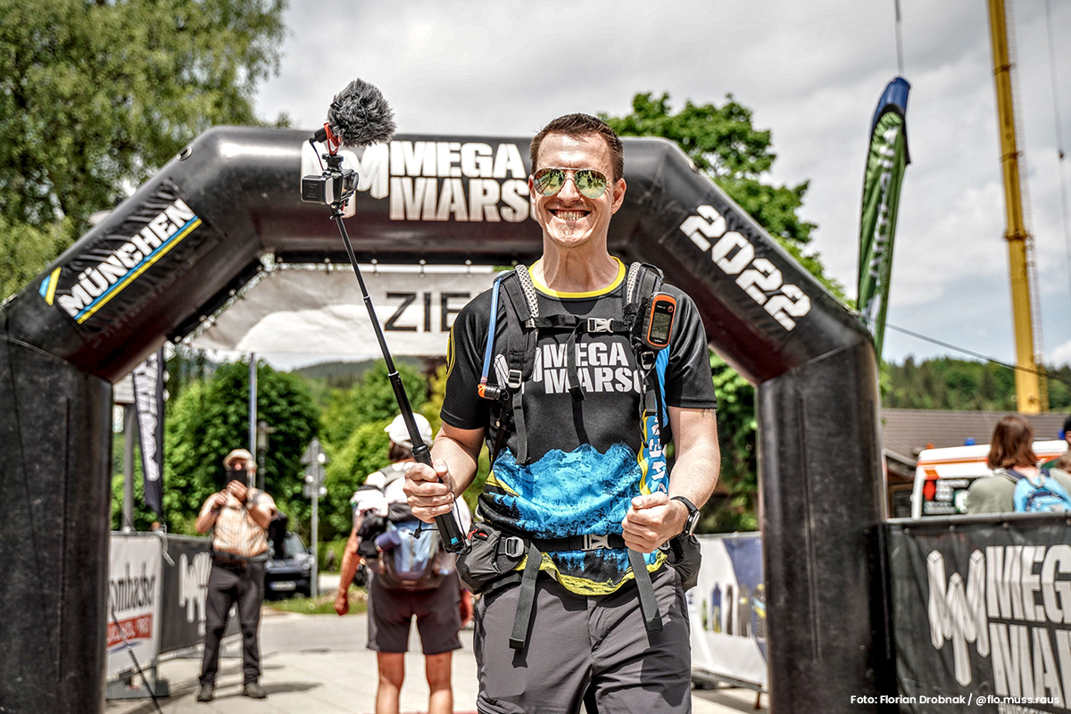 Zieleinlauf beim Megamarsch. Mit den richtigen Socken ohne Blasen ankommen.