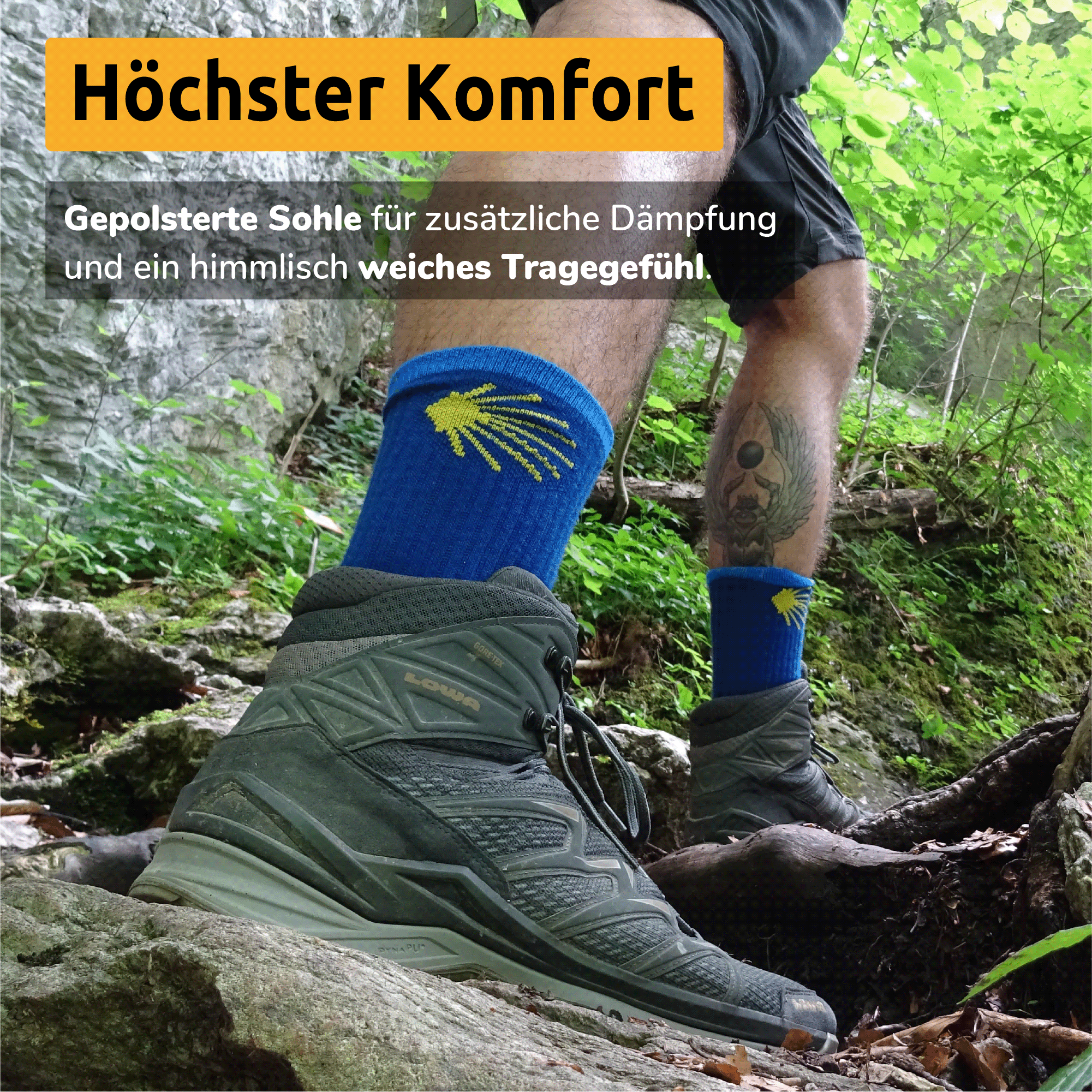 Wrightsock Escape Crew "Pilgersocken" Wandersocken mit Pilgermuschel-Motiv in Blau getragen von einem Pilger auf dem Jakobsweg. Titel: Höchster Komfort. Gepolsterte Sohle für extra Dämpfung und himmlisch weiches Tragegefühl.