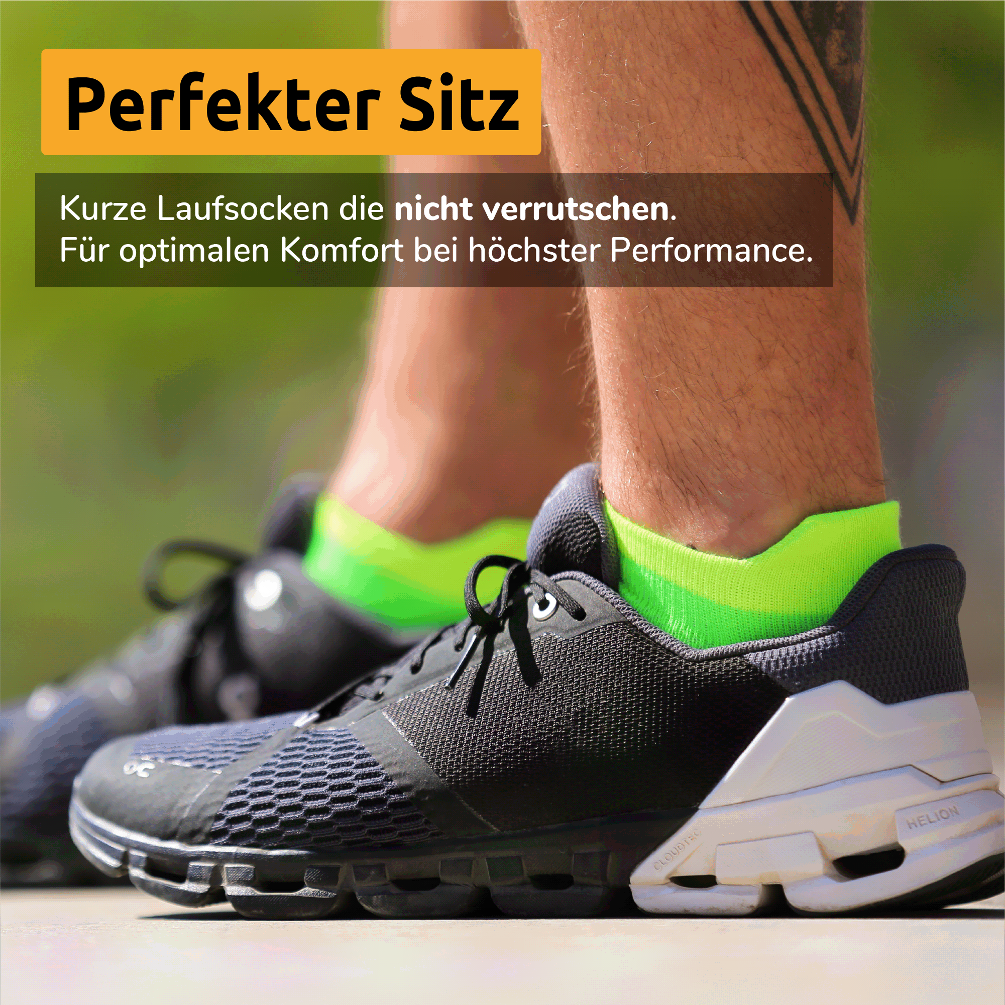 Wrightsock knöchelfreie Laufsocken gegen Blasen. Modell: Coolmesh Low Tab in Neongrün. Getragen von einem Läufer (Nahaufnahme Beine mit Laufschuhen). Titel: Perfekter Sitz. Kurze Laufsocken die nicht verrutschen. Für optimalen Komfort bei höchster Performance.