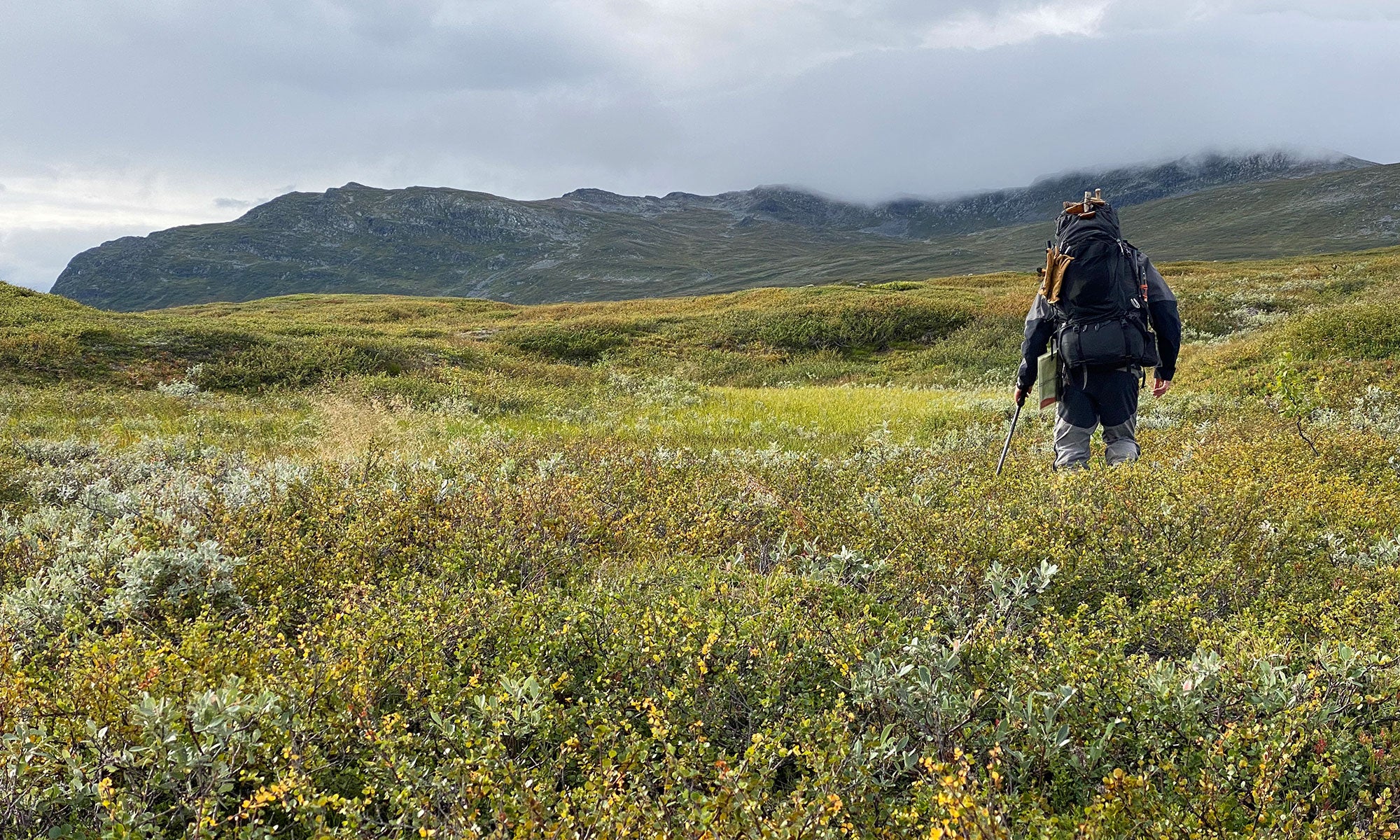Reibungslos Ambassador / Markenbotschafter DOMINIK KNAUSENBERGER (Lebe die Wildnis) beim Trekking / Survial-Training