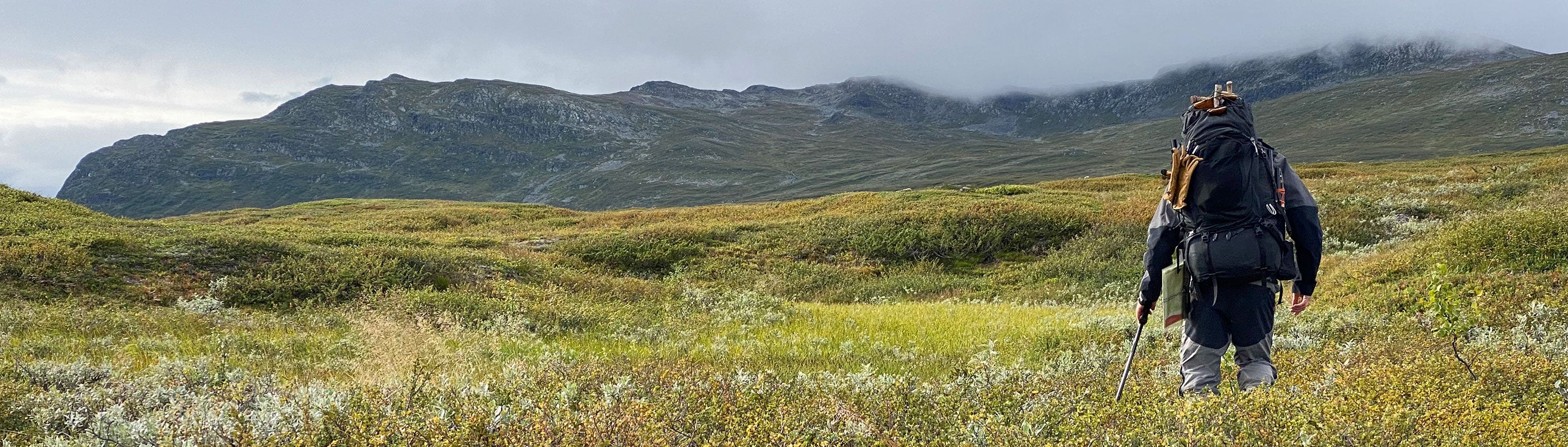Reibungslos Ambassador / Markenbotschafter DOMINIK KNAUSENBERGER (Lebe die Wildnis) beim Trekking / Survial-Training